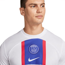 Cargar imagen en el visor de la galería, Jersey Nike Paris Saint-Germain Tercero 22/23 (DN2716-101)
