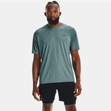 Cargar imagen en el visor de la galería, Playera Deportiva Under Armour caballero (1327965-424)
