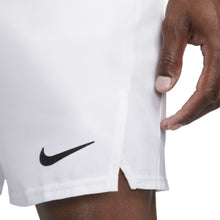 Cargar imagen en el visor de la galería, Short NIKE Court Dri-FIT Victory p/caballero (CV2545-100)
