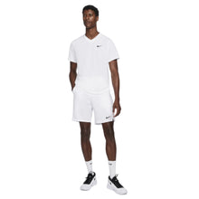 Cargar imagen en el visor de la galería, Short NIKE Court Dri-FIT Victory p/caballero (CV2545-100)
