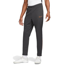 Cargar imagen en el visor de la galería, Conjunto Deportivo NIKE Dri-fit Academy p/Caballero (CW6131-070)
