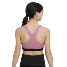 Cargar imagen en el visor de la galería, Top Deportivo NIKE Swoosh p/Niña (DA1030-698)
