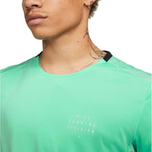Cargar imagen en el visor de la galería, Playera Nike Dri-FIT Run p/caballero (DQ6545-342)
