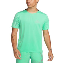 Cargar imagen en el visor de la galería, Playera Nike Dri-FIT Run p/caballero (DQ6545-342)
