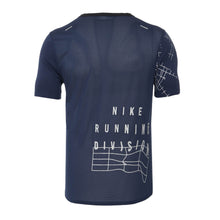 Cargar imagen en el visor de la galería, Playera Nike Dri-FIT Run p/caballero (DQ6545-410)
