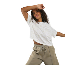 Cargar imagen en el visor de la galería, Playera Cropped NIKE para dama (DV7038-133)
