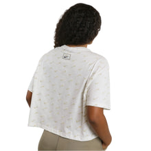 Cargar imagen en el visor de la galería, Playera Cropped NIKE para dama (DV7038-133)
