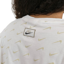 Cargar imagen en el visor de la galería, Playera Cropped NIKE para dama (DV7038-133)
