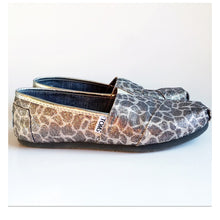 Cargar imagen en el visor de la galería, Zapato Toms Men Classics Giraffe

