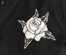 Cargar imagen en el visor de la galería, Chamarra estilo universitario para caballero 466766 PACSUN
